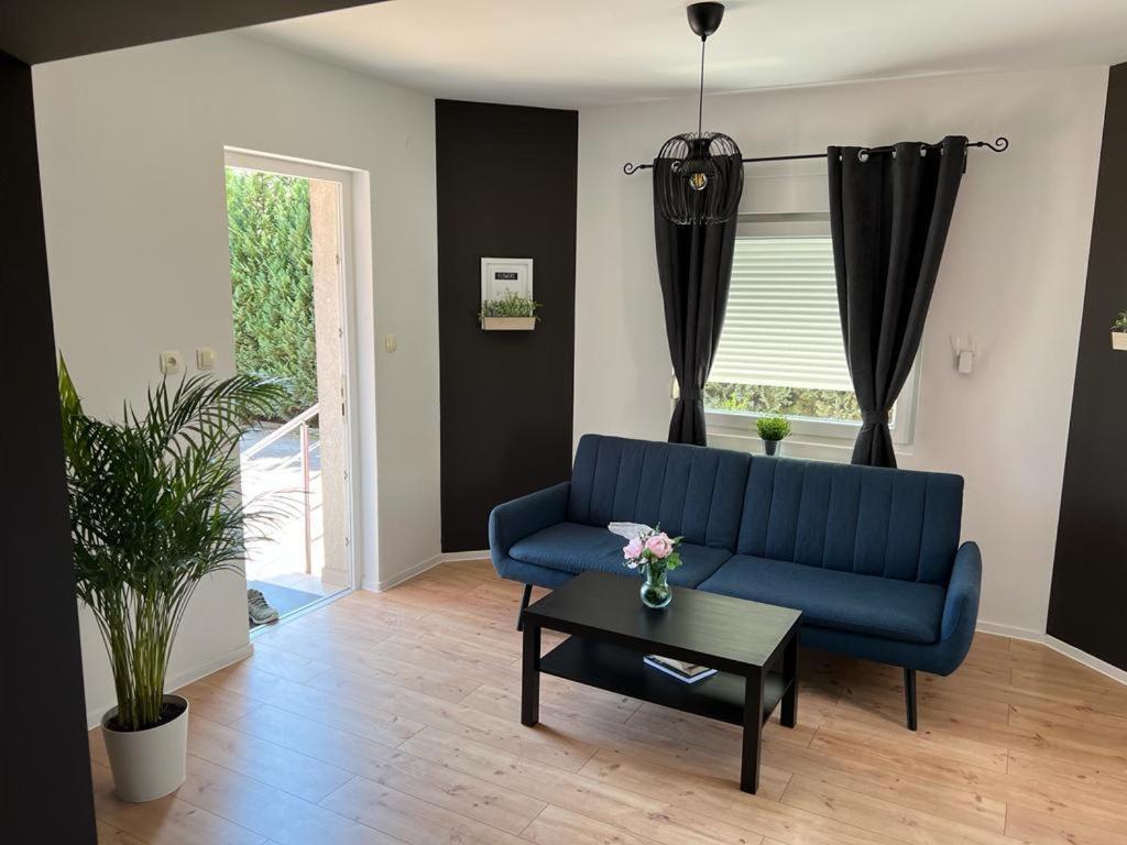 4 Stars Rooms Near Airport Scitarjevo Экстерьер фото